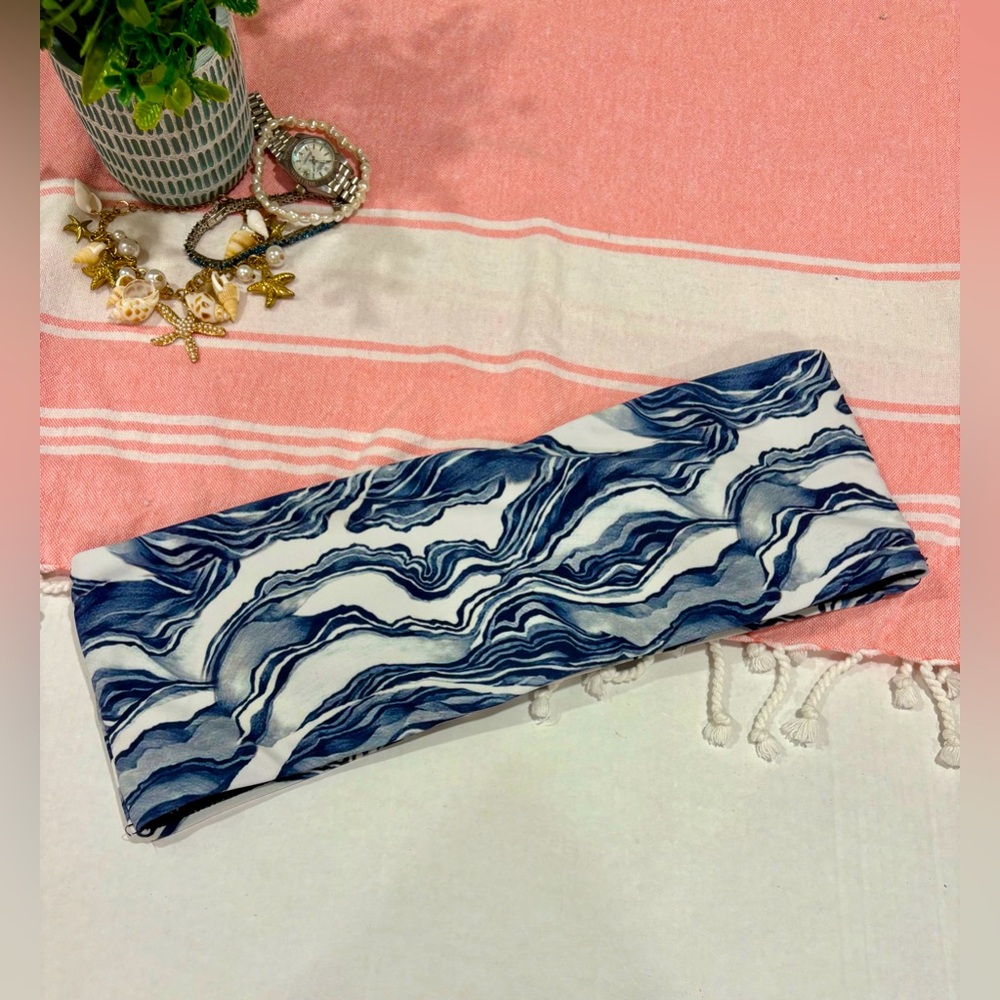 Zaful Blue And White Wavelike Bikini Top Strapless Woman’s Size M